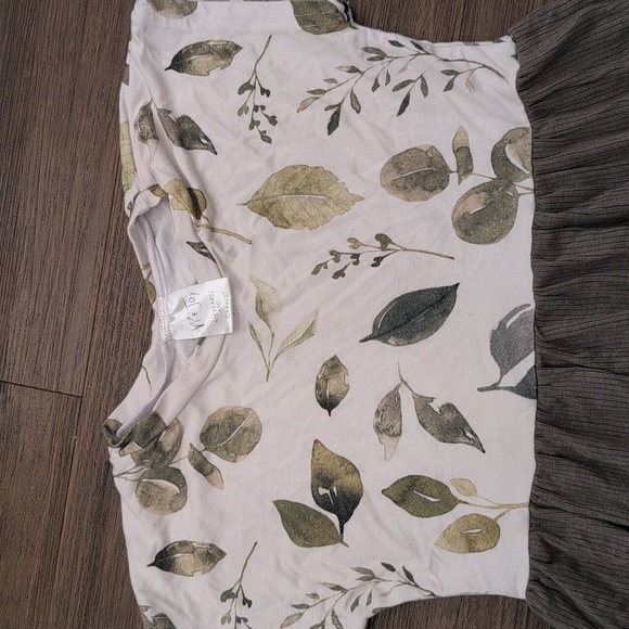 Vi & Jax Ribbed Leaf Dress - Picture 2 of 5